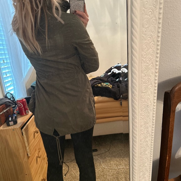 Olive green light jacket (no flaws my mirror is dirty) - Picture 3 of 3